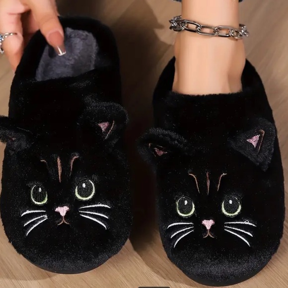 NEW Fuzzy Black Cat Slippers for Women - Picture 1 of 1